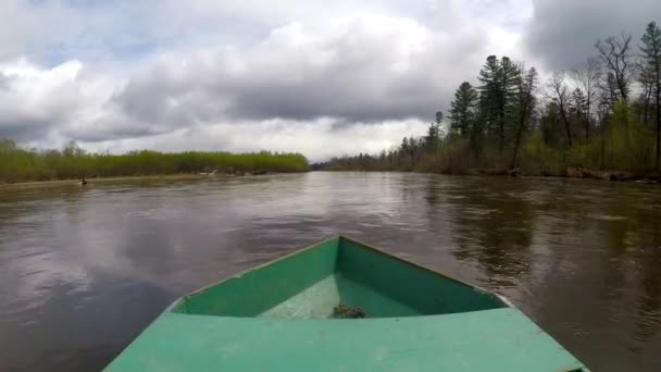 Традиционная Лодка Плывущая Воде Лук Деревянного Udegean Лодки Быстро Плавает — стоковое видео