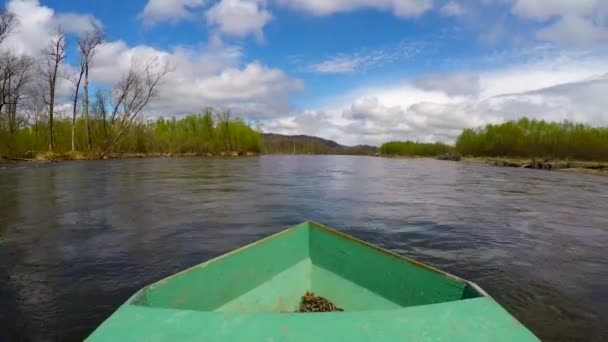 Традиционная Лодка Плывущая Воде Лук Деревянного Udegean Лодки Быстро Плавает — стоковое видео