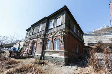 Kasım, 2014 - Vladivostok, Primorsky Krai - Vladivostok merkezinde eski tarihi bina. Şehirde terk edilmiş tarihi bina.