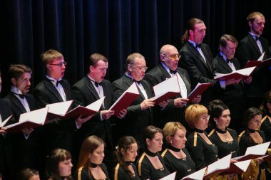Eylül, 2014 - Vladivostok, Primorsky Krai - Senfonik koro klasik eserler icra etti