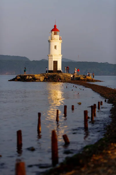 托卡列夫斯基灯塔是远东海域最古老的灯塔之一 也是符拉迪沃斯托克彼得大湾的灯塔之一 建于1876年 — 图库照片