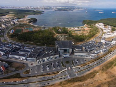 Alansal. Vladivostok Russky Adası'nda Uzak Doğu Federal Üniversitesi kampüsünde muhteşem üst görünümü
