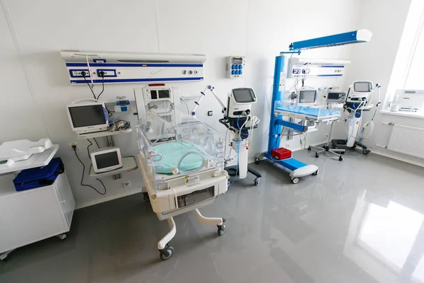 Gerekli Tüm Tıbbi Cihazlarla Yeni Hastane Koğuşu — Stok fotoğraf