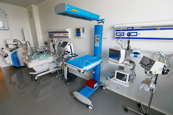 Gerekli Tüm Tıbbi Cihazlarla Yeni Hastane Koğuşu — Stok fotoğraf