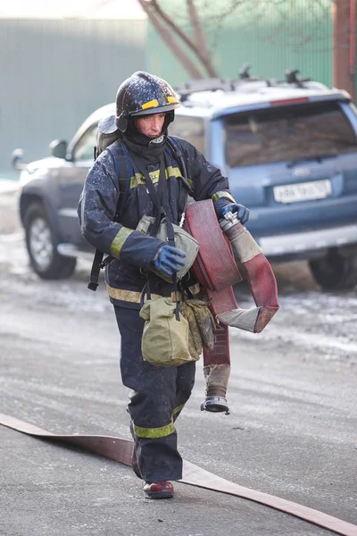 Hiver 2014 Vladivostok Russie Les Sapeurs Pompiers Éteignent Incendie Violent — Photo