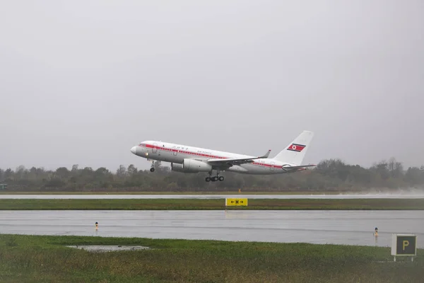 2014 Серпня Владивосток Росія Пасажирський Літак Північно Корейська Air Koryo — стокове фото