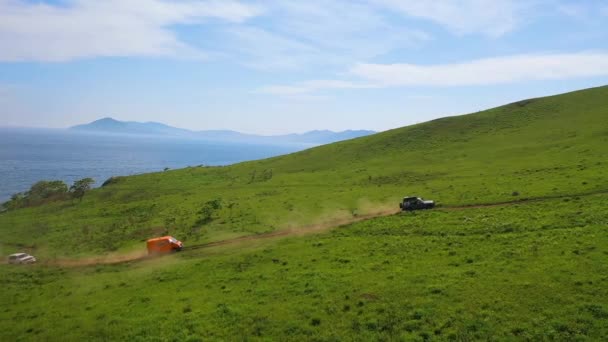 Blick Von Oben Expeditionswagen Fahren Durch Endlose Felder Vor Der — Stockvideo