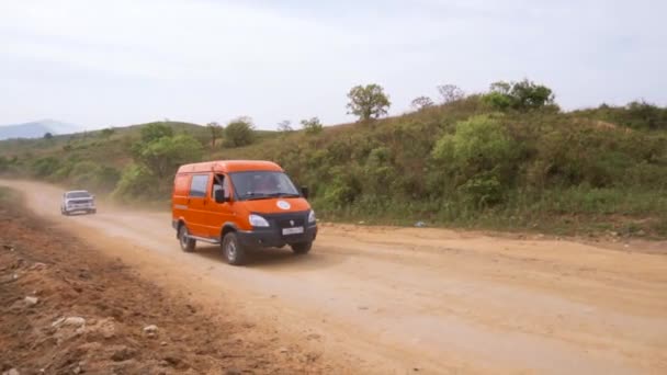 Sommer 2019 Primorsky Krai Russland Orangefarbener Expeditions Kleinbus Fährt Über — Stockvideo