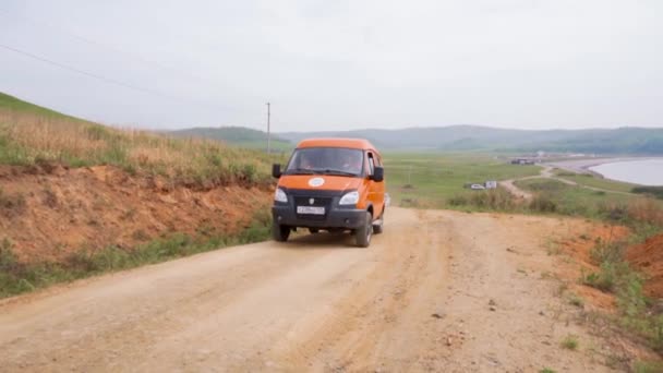 Sommer 2019 Primorsky Krai Russland Orangefarbener Expeditions Kleinbus Fährt Über — Stockvideo