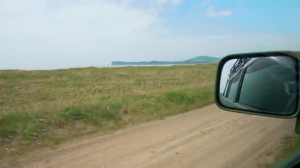 Piękny Widok Przez Lusterko Samochodowe Strzelanie Lustra Jadącego Samochodu Polnej — Wideo stockowe