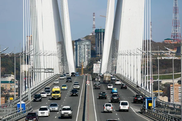 Verano 2014 Vladivostok Rusia Paseo Coches Puente Oro Vladivostok — Foto de Stock