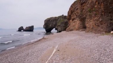 Güzel manzara. Yazın Rocky sahili terk etti.