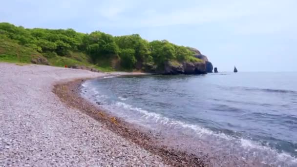 Prachtig Landschap Rotsachtige Verlaten Zee Strand Zomer — Stockvideo