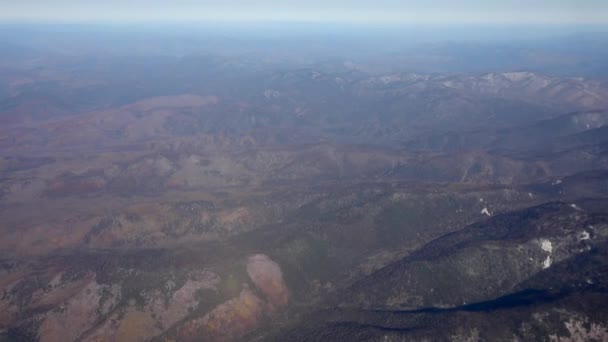 Visas Desde Ojo Buey Avión Vista Las Montañas Pueblos Campos — Vídeo de stock