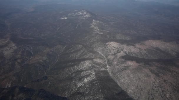 Visa Aus Dem Bullauge Eines Flugzeugs Blick Auf Die Urberge — Stockvideo