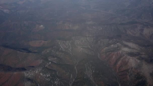 Visas Desde Ojo Buey Avión Vista Las Montañas Pueblos Campos — Vídeo de stock