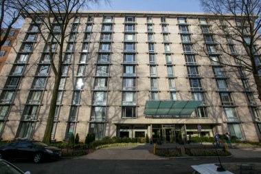 2016 Baharı - Washington DC, ABD - Washington DC 'de bir caddede bir apartman dairesi.