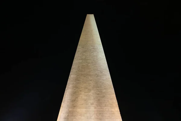 Monumento Washington Girato Dal Basso Sullo Sfondo Del Cielo Notturno — Foto Stock