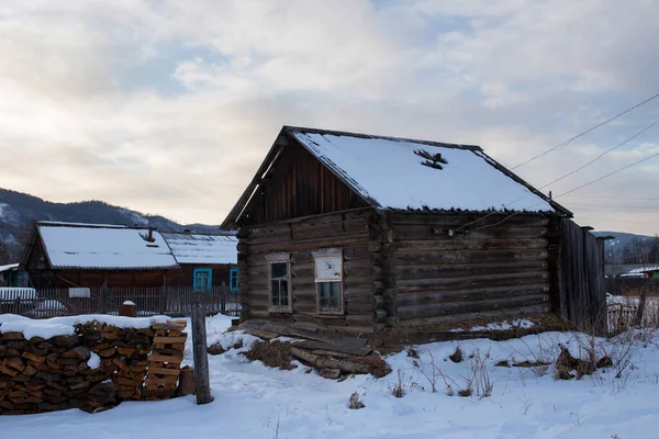 Pueblo Ruso Casa Madera Rusa Pueblo Invierno Nevado — Foto de Stock