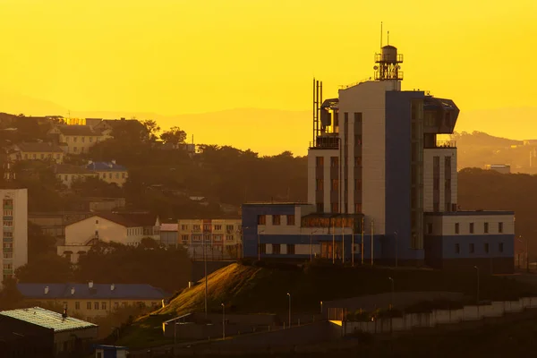 Vladivostok Aube Silhouettes Grands Immeubles Résidentiels Sur Fond Soleil Levant — Photo