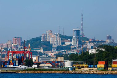 Vladivostok Deniz Cephesi. Deniz kenarından ticari liman..