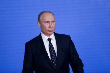 Eylül 2016 - Vladivostok, Rusya - Rusya Devlet Başkanı Vladimir Putin mavi duvarda dururken konuştu. Yakın plan..