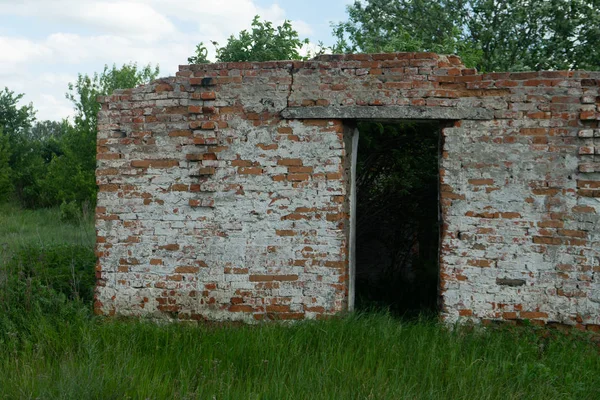 Old Ruined Brick Building Doorway Red Brick Masonry — Stock Photo, Image
