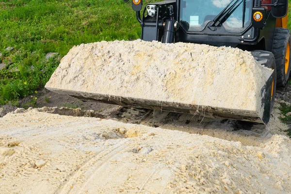 Caricatore Portato Sabbia Nel Secchio Lavori Costruzione Copia Incolla — Foto Stock