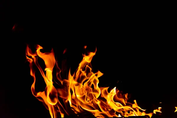 火从燃烧煤在烧烤在深夜的火焰 复制粘贴 — 图库照片