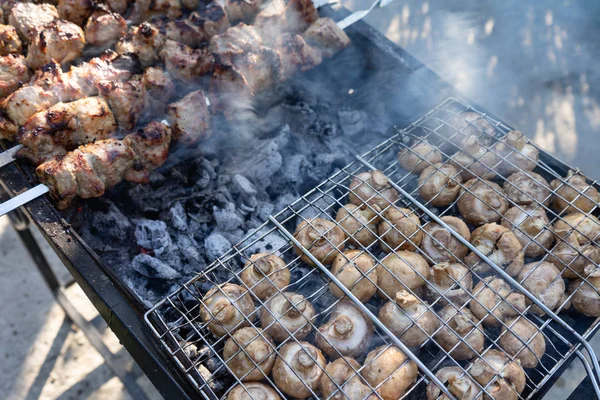 Grill Grill Gotowania Pieczarki Grilla — Zdjęcie stockowe