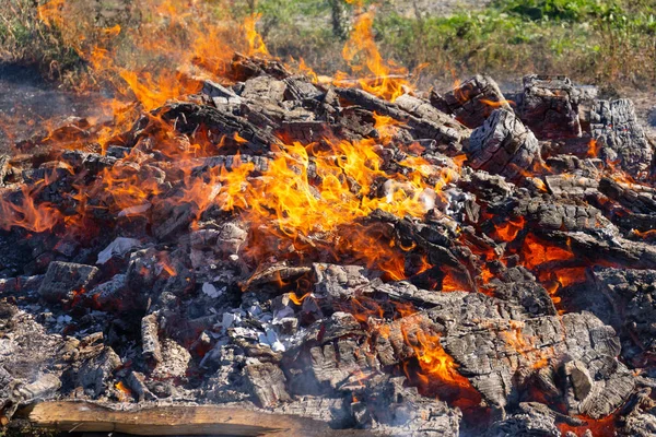 Gran Fuego Ardiendo Aire Libre — Foto de Stock