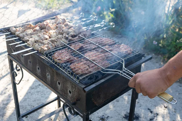 Churrasco Grelhador Cozinhar Carne Grelha — Fotografia de Stock