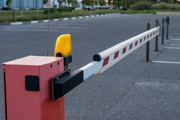 Chiudere Barrier Gate Sistema automatico di sicurezza. Sistema di ingresso automatico. — Foto Stock