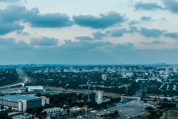 Pemandangan Mengagumkan Dari Siang Hari Kota Modern Stok Foto Bebas Royalti