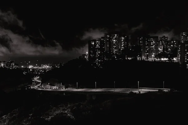 Vista Deslumbrante Cidade Noturna Com Bela Iluminação Fotografia De Stock