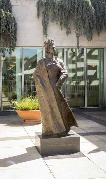 Canberra Abril 2018 Estátua Rainha Elizabeth Parlamento Edifício Canberra Act — Fotografia de Stock