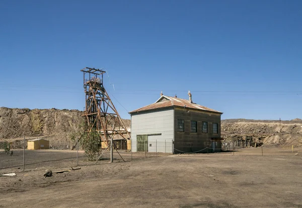 Headframe ve benim kırık Hill, New South Wales, Avustralya şehirde bina