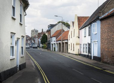 Beccles Suffolk, İngiltere, Temmuz 2018 - kent merkezine doğru Beccles Suffolk, İngiltere'de seyir Blyburgate, tarihi binaların görünümü