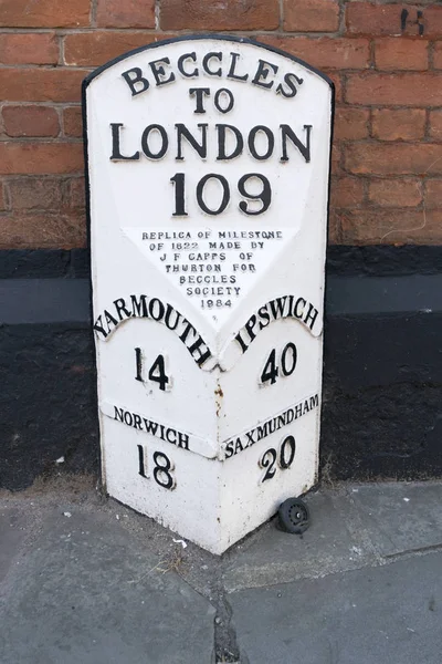 Beccles Suffolk July 2018 Replica Milestone Beccles London Yarmouth Ipswich — Stock Photo, Image
