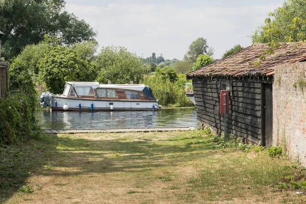 Beccles Σάφολκ Ηνωμένο Βασίλειο Ιουλίου 2018 Ένα Σκάφος Αγκυροβολημένο Μέχρι — Φωτογραφία Αρχείου