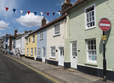 Renkli seaside Cottages Southwold, Suffolk, İngiltere'de tarihi şehir içinde bir satır