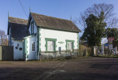 Tarihi eski tren gatehouse antik köyün Chartham, Kent, İngiltere