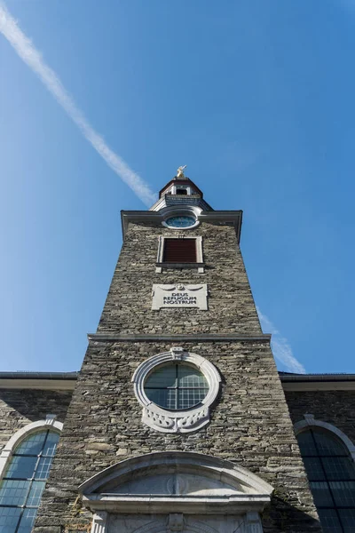 Regardant Tour Horloge Église Évangéliste Dans Centre Historique Monschau Aix — Photo