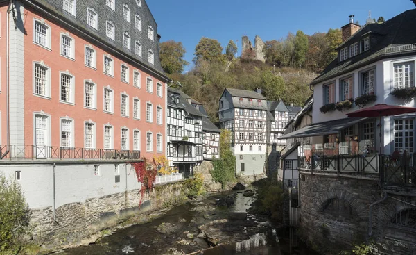 Malerische Fachwerkhäuser Entlang Der Rur Der Altstadt Von Monschau Aachen — Stockfoto