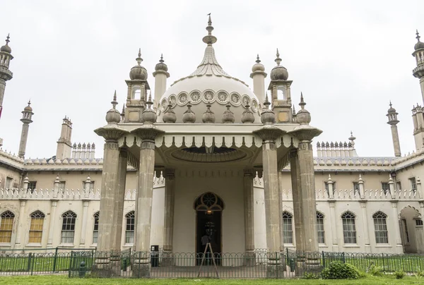 Royal Pavilon Brightonu East Sussex Velká Británie Pár Při Selfie — Stock fotografie