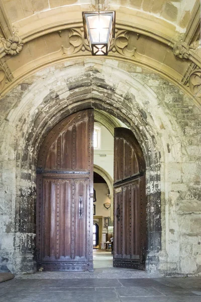 Дверь Церковь Святых Мейдстоне Кент Великобритания — стоковое фото