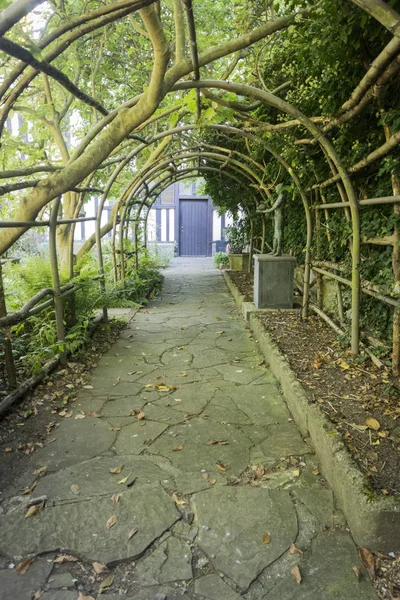 Pergolato Tunnel Nel Terreno Del Palazzo Arcivescovile Maidstone Kent Regno — Foto Stock