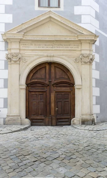 Porta ornamentada, Bratislava, Eslováquia — Fotografia de Stock