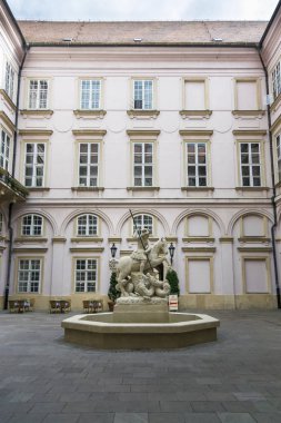 Aziz George ve Ejderha Çeşmesi