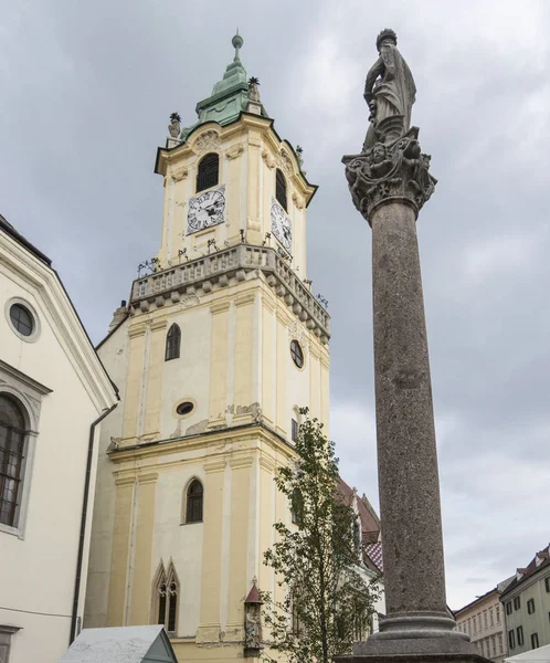 Marian Sütunu ve Saat Kulesi, Bratislava, Slovakya — Stok fotoğraf
